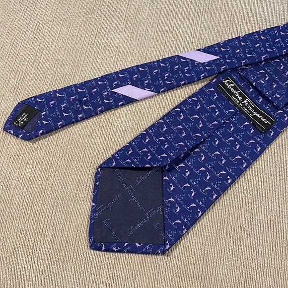 Jumping dolphin Ferragamo tie - Picture 1 of 5